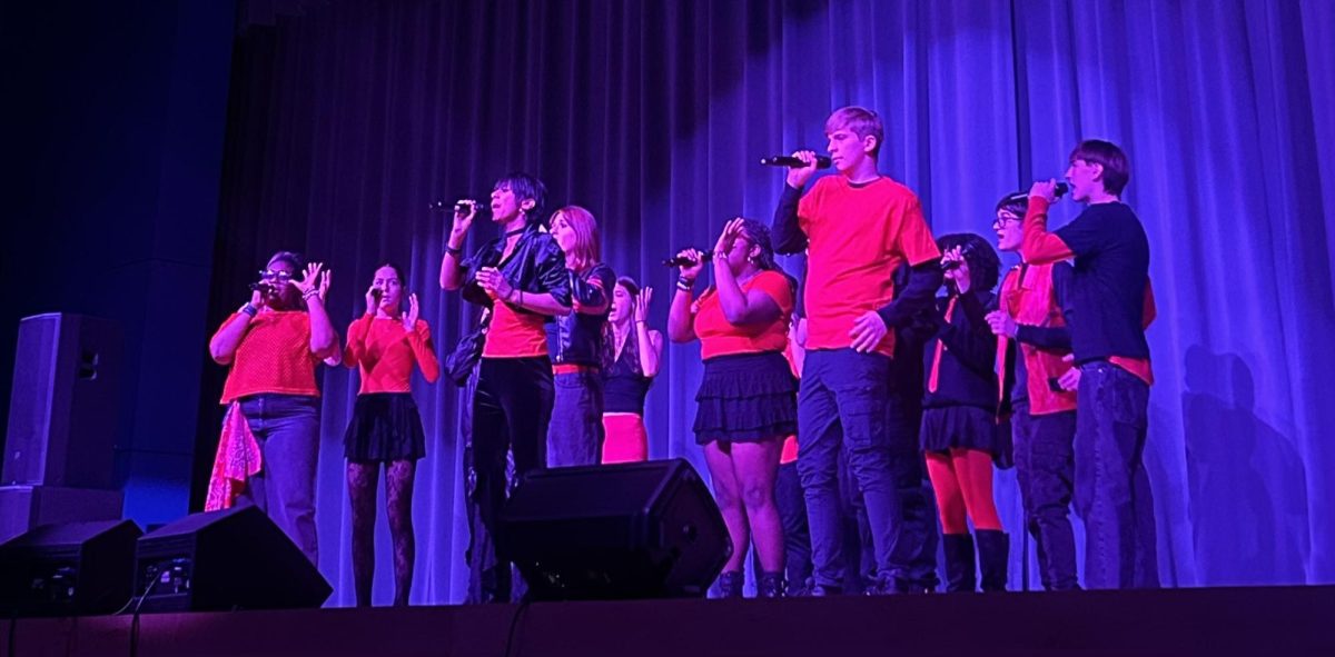 Reverse A Cappella opens the Variety Show with Make it Holy by The Staves and Oblivion by M83 & Susanne Sundfør.
